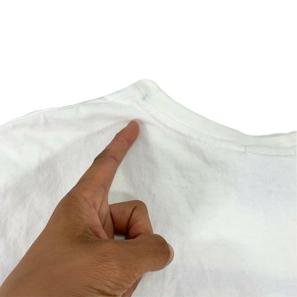 Vintage 90s Guess Brand T-Shirt Hearts Logo - Picture 10 of 11